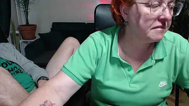 Snapshot of JoannaAndNeighbour chatting on 10-14-25, 08:04 JoannaAndNeighbour online show from 10-14-25, 08:04