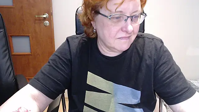 Snapshot of JoannaAndNeighbour chatting on 02-17-25, 11:34 JoannaAndNeighbour online show from 02-17-25, 11:34