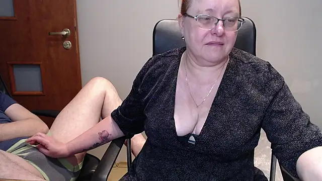 Snapshot of JoannaAndNeighbour chatting on 02-09-25, 08:21 JoannaAndNeighbour online show from 02-09-25, 08:21