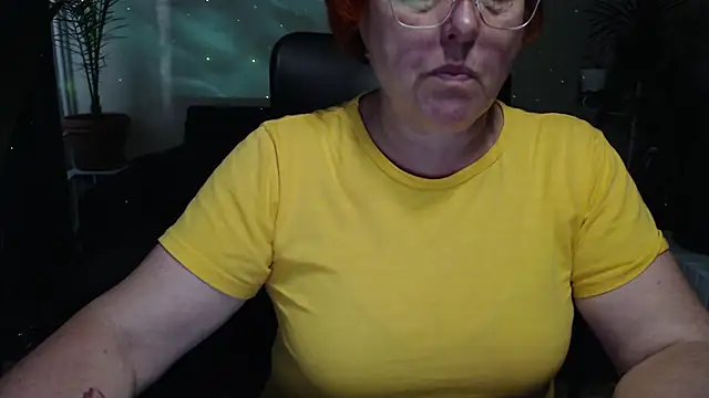 Snapshot of JoannaAndNeighbour chatting on 09-11-25, 06:13 JoannaAndNeighbour online show from 09-11-25, 06:13