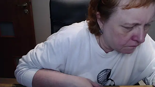Snapshot of JoannaAndNeighbour chatting on 02-15-25, 12:22 JoannaAndNeighbour online show from 02-15-25, 12:22