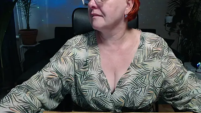 Snapshot of JoannaAndNeighbour chatting on 09-10-25, 07:40 JoannaAndNeighbour online show from 09-10-25, 07:40