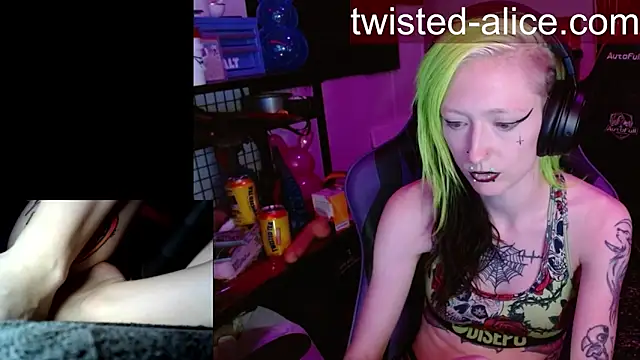 alicewonder09 online show from 04-11-26, 03:25