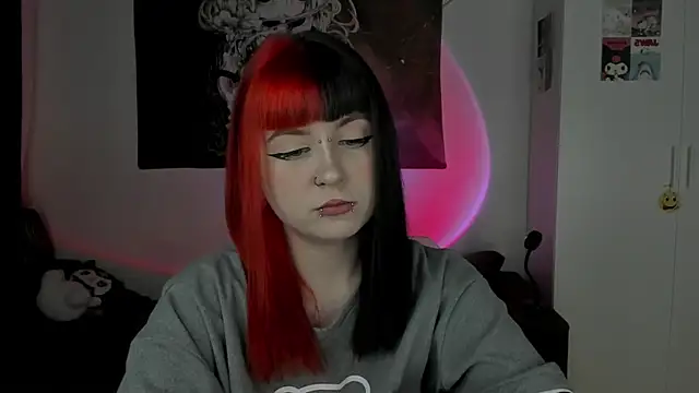 t0riayun0 online show from 03-17-25, 09:57