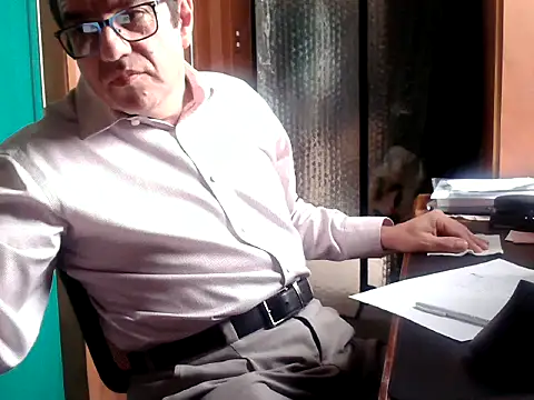 Snapshot of FernandoReuterG chatting on 10-15-25, 03:09 FernandoReuterG online show from 10-15-25, 03:09