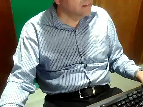 Snapshot of FernandoReuterG chatting on 10-15-25, 03:05 FernandoReuterG online show from 10-15-25, 03:05
