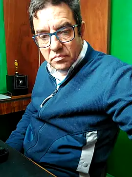 FernandoReuterG online show from 01-12-26, 04:36