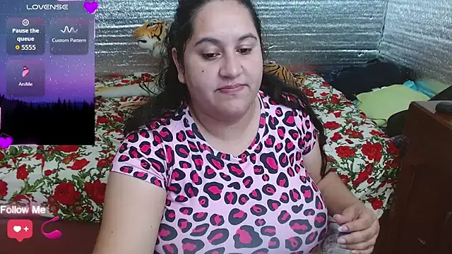 Snapshot of EMILY-NESSA chatting on 11-12-25, 11:08 EMILY-NESSA online show from 11-12-25, 11:08