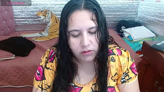 Snapshot of EMILY-NESSA chatting on 09-22-25, 02:45 EMILY-NESSA online show from 09-22-25, 02:45
