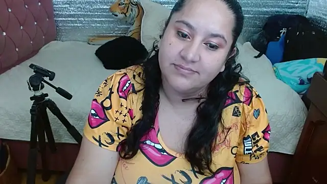 Snapshot of EMILY-NESSA chatting on 05-11-26, 02:40 EMILY-NESSA online show from 05-11-26, 02:40
