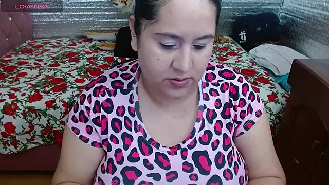 Snapshot of EMILY-NESSA chatting on 09-12-25, 02:50 EMILY-NESSA online show from 09-12-25, 02:50