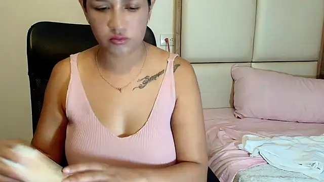 Snapshot of sara2520 chatting on 05-01-26, 11:10 sara2520 online show from 05-01-26, 11:10