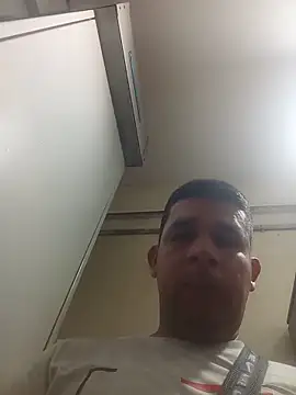 Snapshot of El-reyleon chatting on 06-29-26, 10:37 El-reyleon online show from 06-29-26, 10:37