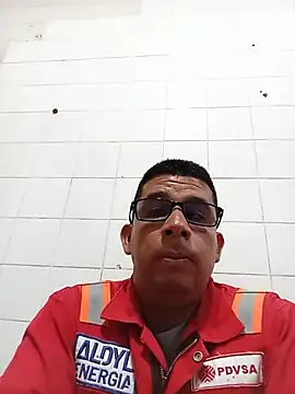 Snapshot of El-reyleon chatting on 05-29-26, 03:23 El-reyleon online show from 05-29-26, 03:23