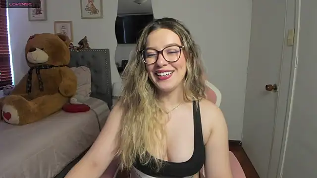 Snapshot of samysweet_8 chatting on 05-08-26, 01:37 samysweet 8 online show from 05-08-26, 01:37