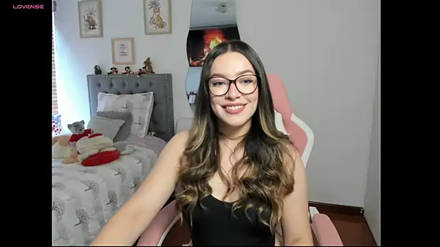 Snapshot of samysweet_8 chatting on 10-21-25, 02:27 samysweet 8 online show from 10-21-25, 02:27