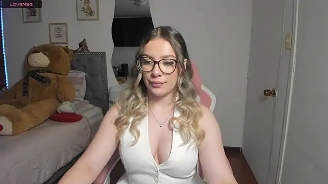 Snapshot of samysweet_8 chatting on 05-20-26, 10:18 samysweet 8 online show from 05-20-26, 10:18