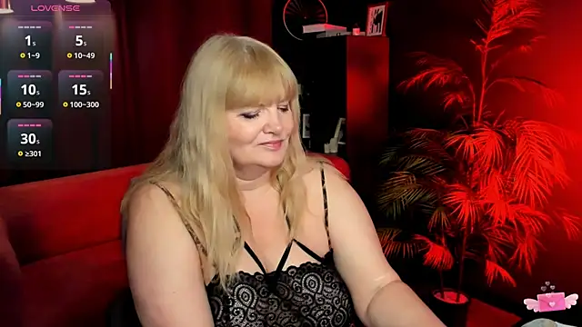 Snapshot of NicoleKind chatting on 05-15-26, 05:27 NicoleKind online show from 05-15-26, 05:27