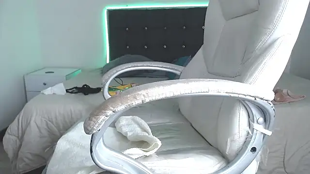 selena yourmilf online show from 12-13-25, 08:04