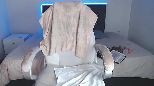 selena yourmilf online show from 01-13-26, 02:21