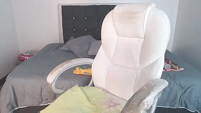 selena yourmilf online show from 09-17-25, 05:04