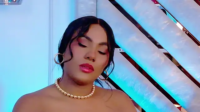 Sara Boom online show from 12-19-25, 02:30