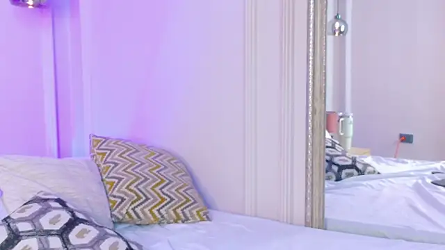 Sara Boom online show from 11-13-25, 02:32