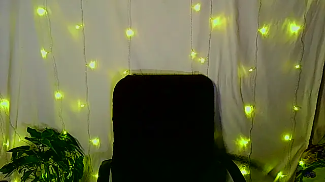 Victoria Marks online show from 11-30-25, 03:18