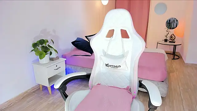 Snapshot of carleee_winter chatting on 02-27-26, 12:33 carleee winter online show from 02-27-26, 12:33