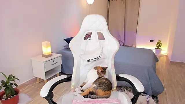 carleee winter online show from 12-17-25, 01:54