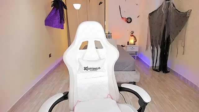 carleee winter online show from 10-28-25, 01:39