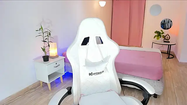 Snapshot of carleee_winter chatting on 03-04-26, 01:57 carleee winter online show from 03-04-26, 01:57