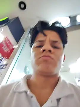 Snapshot of KissedOpinion chatting on 12-17-25, 05:18 KissedOpinion online show from 12-17-25, 05:18