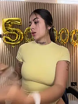 Sarasanders 4 online show from 12-23-25, 02:44