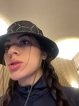 Sarasanders 4 online show from 10-28-25, 04:13