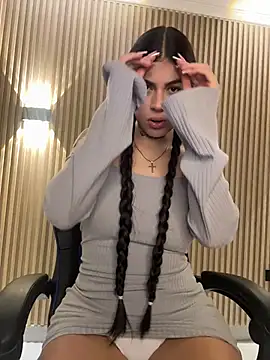 Sarasanders 4 online show from 10-25-25, 04:11