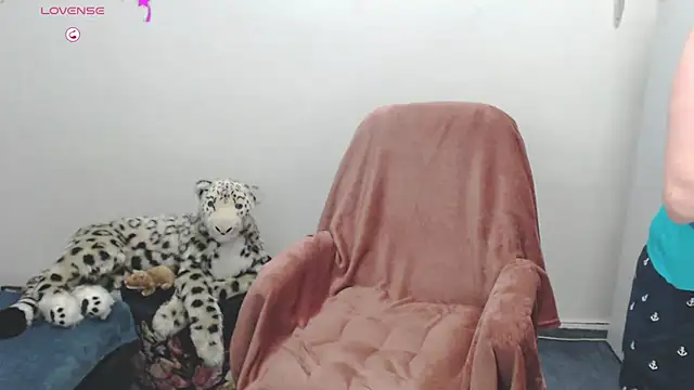 Snapshot of Ammillia chatting on 01-21-25, 01:11 Ammillia online show from 01-21-25, 01:11