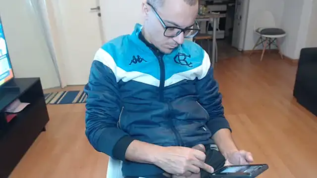 Snapshot of guachin_hunk chatting on 06-19-26, 11:09 guachin hunk online show from 06-19-26, 11:09