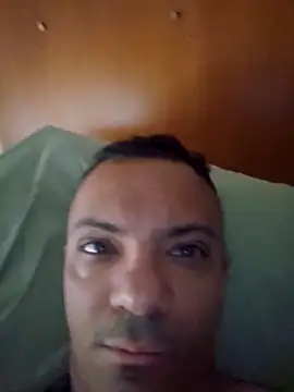 Snapshot of guachin_hunk chatting on 02-15-26, 02:49 guachin hunk online show from 02-15-26, 02:49