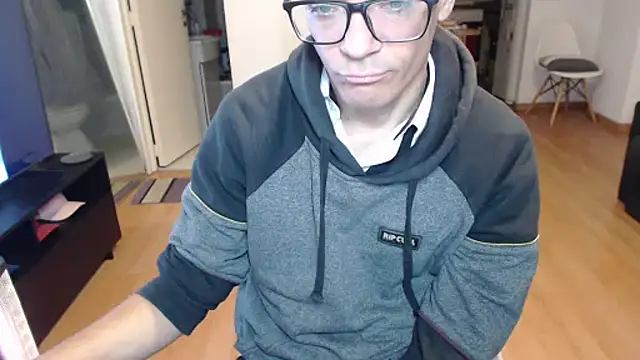 Snapshot of guachin_hunk chatting on 05-08-26, 04:27 guachin hunk online show from 05-08-26, 04:27