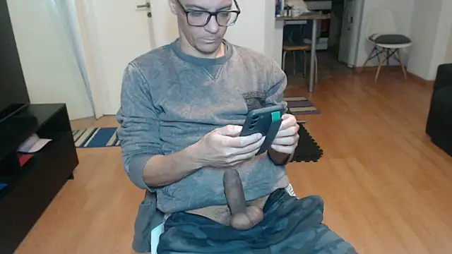 Snapshot of guachin_hunk chatting on 06-25-26, 05:05 guachin hunk online show from 06-25-26, 05:05