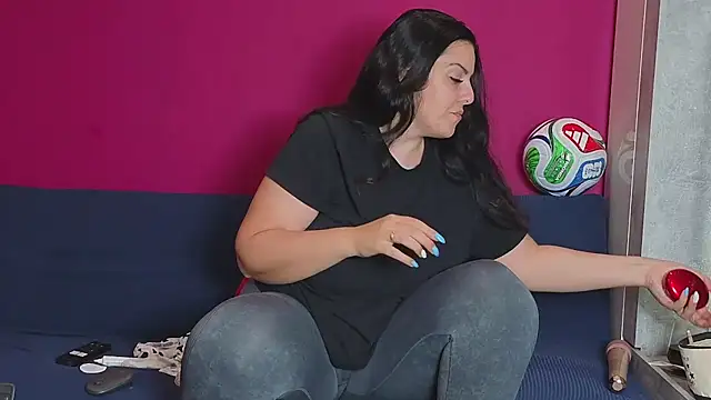 Young Strawberryy online show from 07-05-26, 12:12
