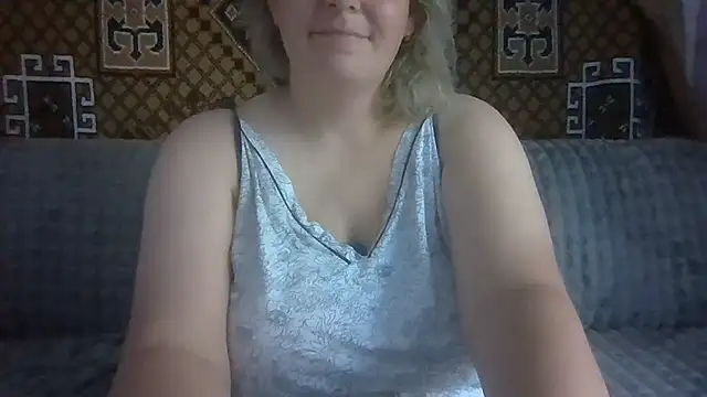 Snapshot of Diana_Britt chatting on 07-16-26, 04:09 Diana Britt online show from 07-16-26, 04:09