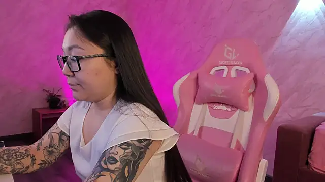 Snapshot of gentle_muse chatting on 02-14-26, 12:11 gentle muse online show from 02-14-26, 12:11