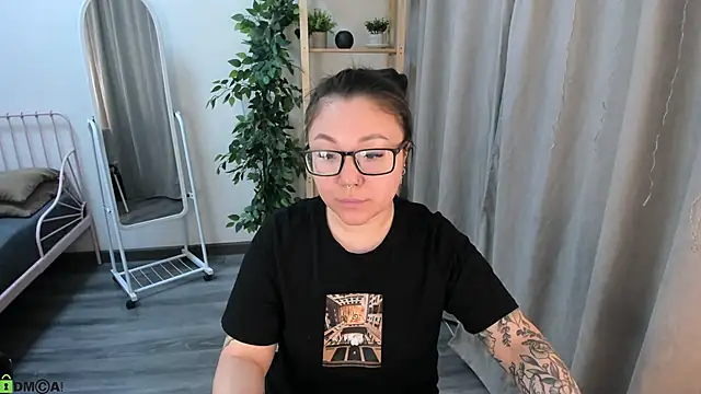 Snapshot of gentle_muse chatting on 04-13-26, 12:03 gentle muse online show from 04-13-26, 12:03