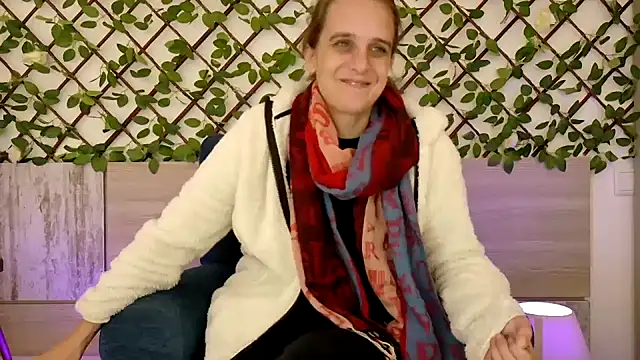 Snapshot of LadyChantale chatting on 10-20-25, 08:04 LadyChantale online show from 10-20-25, 08:04