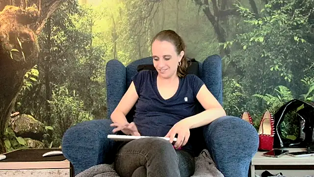 Snapshot of LadyChantale chatting on 03-19-25, 04:02 LadyChantale online show from 03-19-25, 04:02