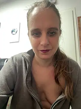 Snapshot of LadyChantale chatting on 04-21-26, 05:25 LadyChantale online show from 04-21-26, 05:25