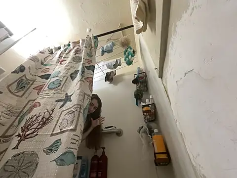 Snowbunnycake 131 online show from 06-10-26, 01:01