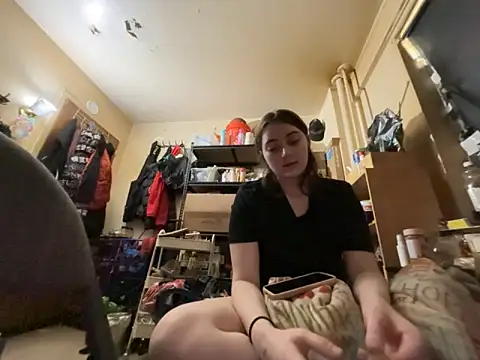 Snowbunnycake 131 online show from 06-16-26, 01:44